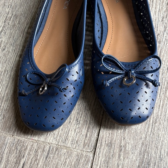 Nautica Blue Perforated Bow Ballet Flats - Picture 3 of 6
